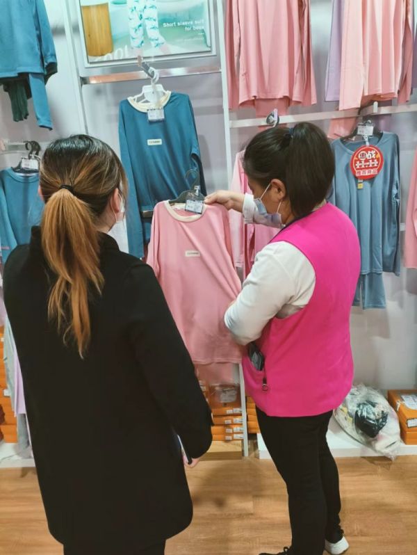 【新時(shí)代商廈寶龍店】企業(yè)文化踐行者（1）想顧客之所想，急顧客之所急